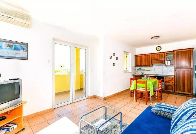 Hotelli Apartments Silvia