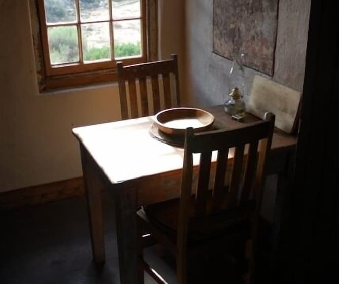 فندق Cedar Falls