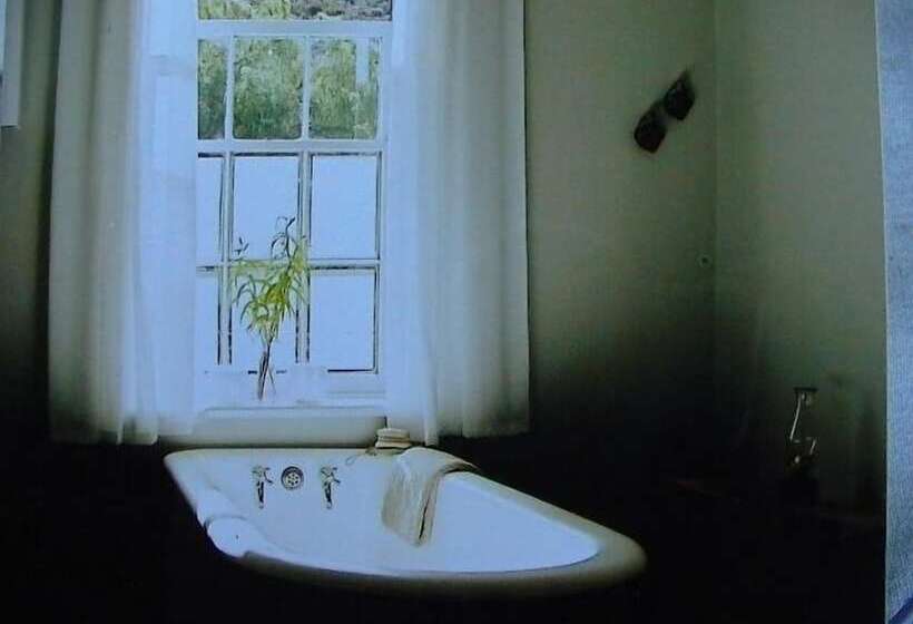 فندق Cedar Falls