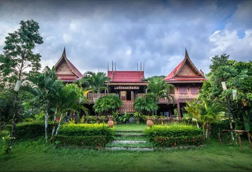 Hotelli Lom Rak Resort