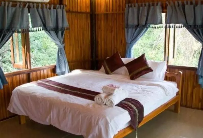 Hotelli Lom Rak Resort