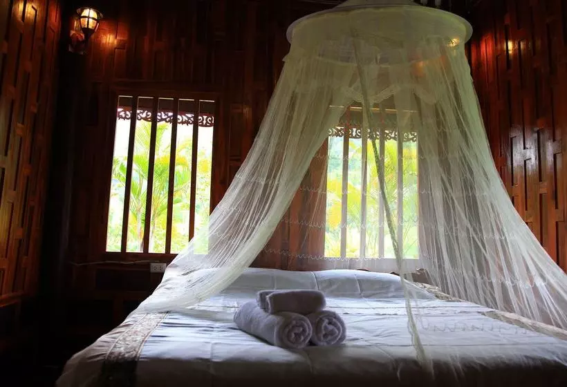 Hotelli Lom Rak Resort