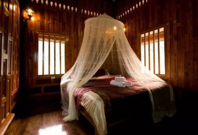 Hotelli Lom Rak Resort