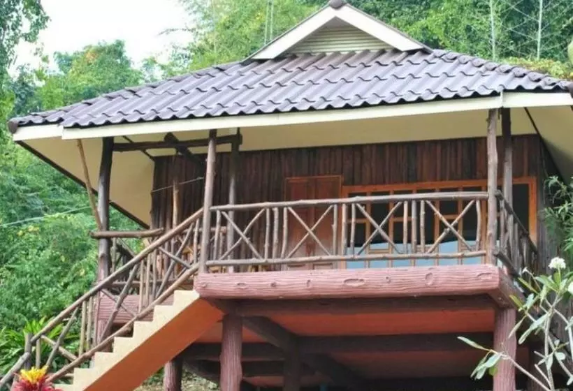 Hotelli Lom Rak Resort