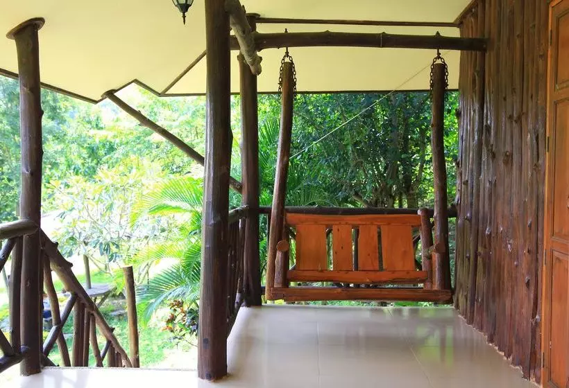 Hotelli Lom Rak Resort