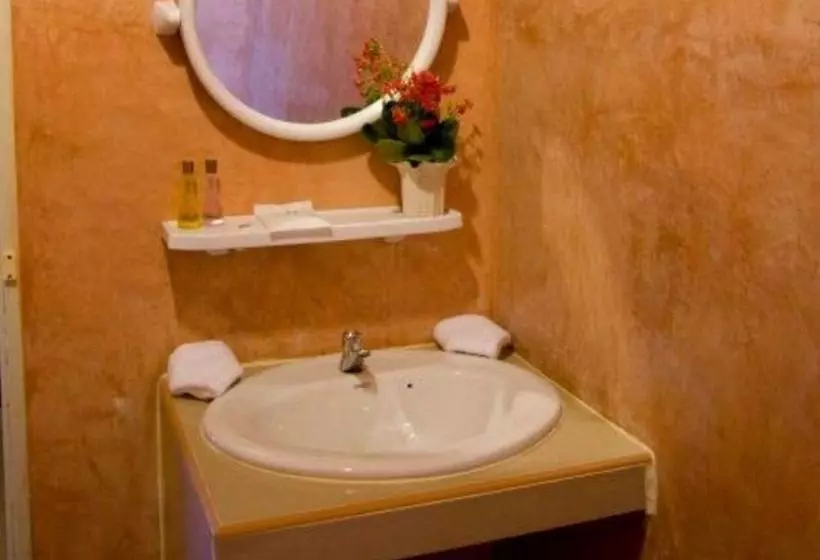 Hotelli Lom Rak Resort