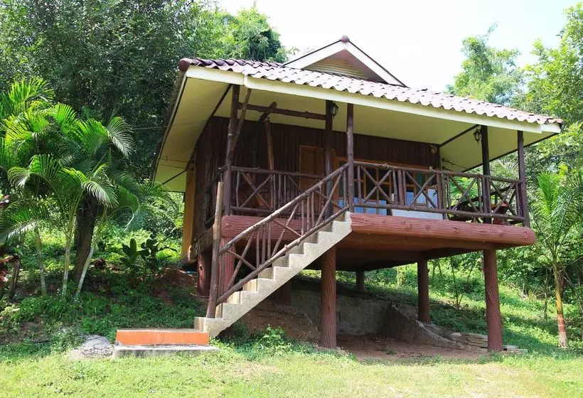 Hotelli Lom Rak Resort