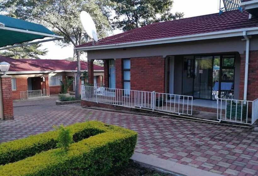 هتل Palm Leaf Gardens