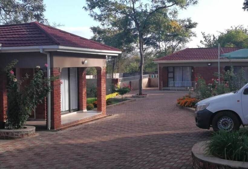 هتل Palm Leaf Gardens