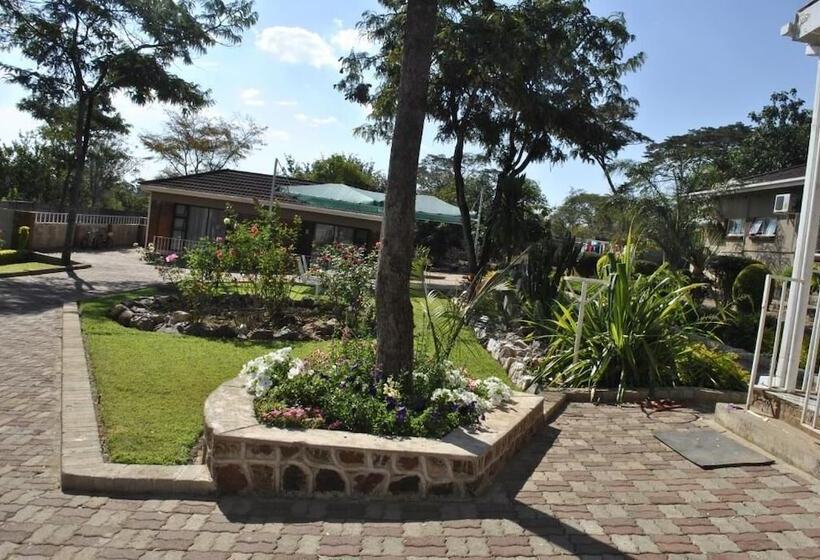 هتل Palm Leaf Gardens