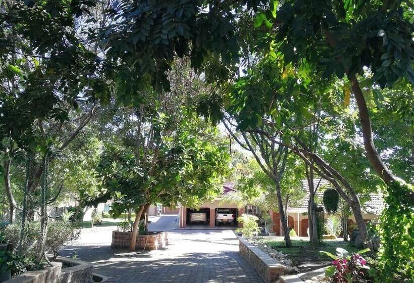 هتل Palm Leaf Gardens