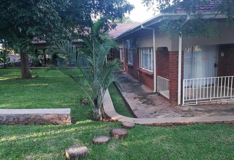 هتل Palm Leaf Gardens