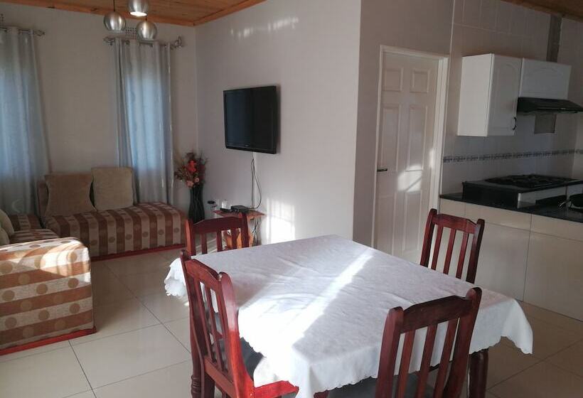 هتل Palm Leaf Gardens