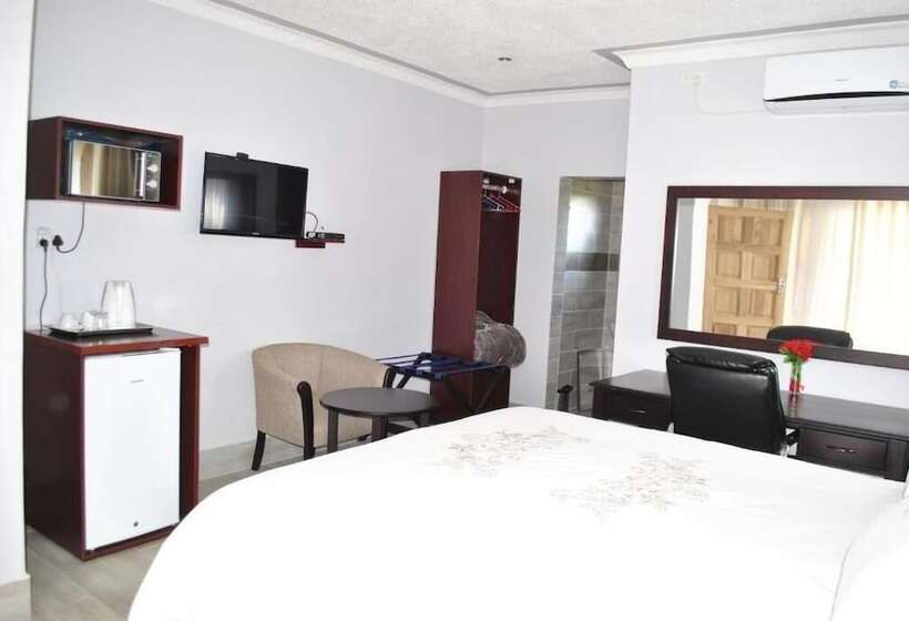 هتل Palm Leaf Gardens