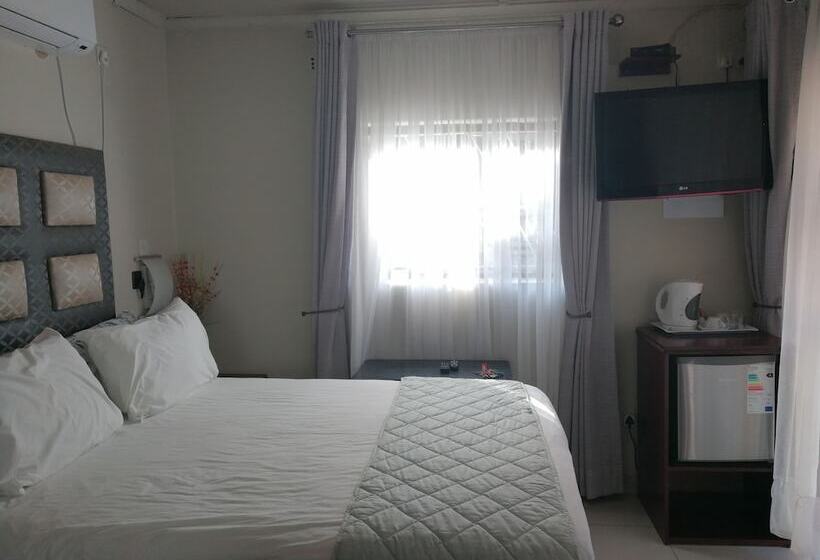 هتل Palm Leaf Gardens