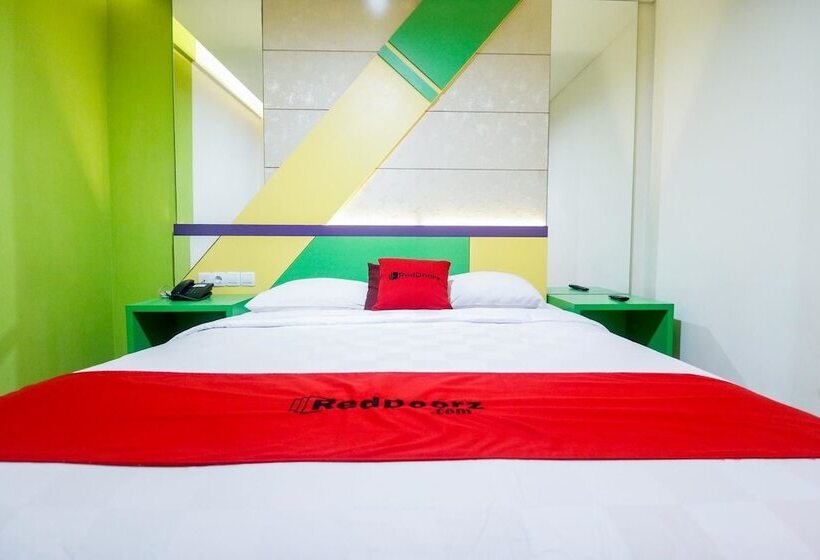 Hotel Reddoorz Plus Near Universitas Lambung Mangkurat