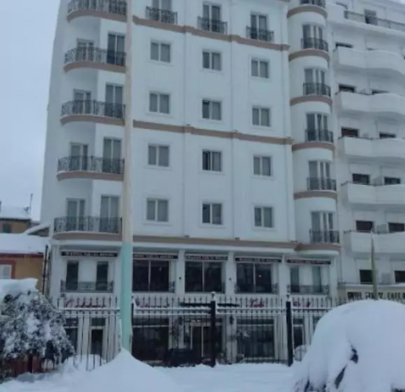 هتل Tadj El Maouada