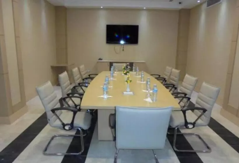 هتل Tadj El Maouada