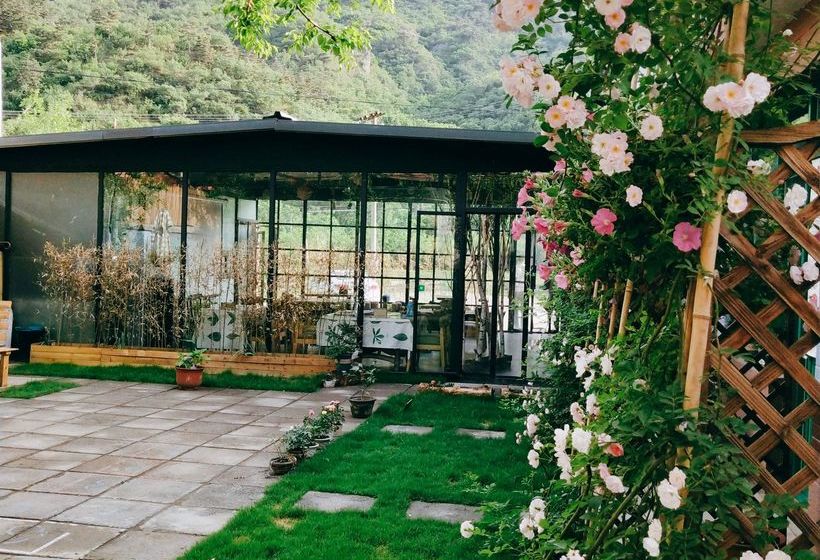 Pensão Beijing Encounter Garden