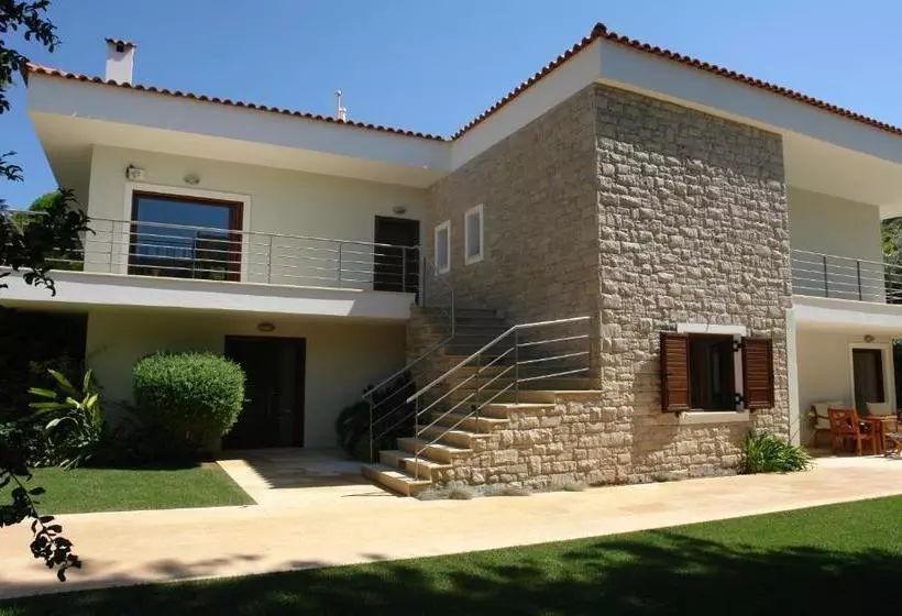 Villa Saronida