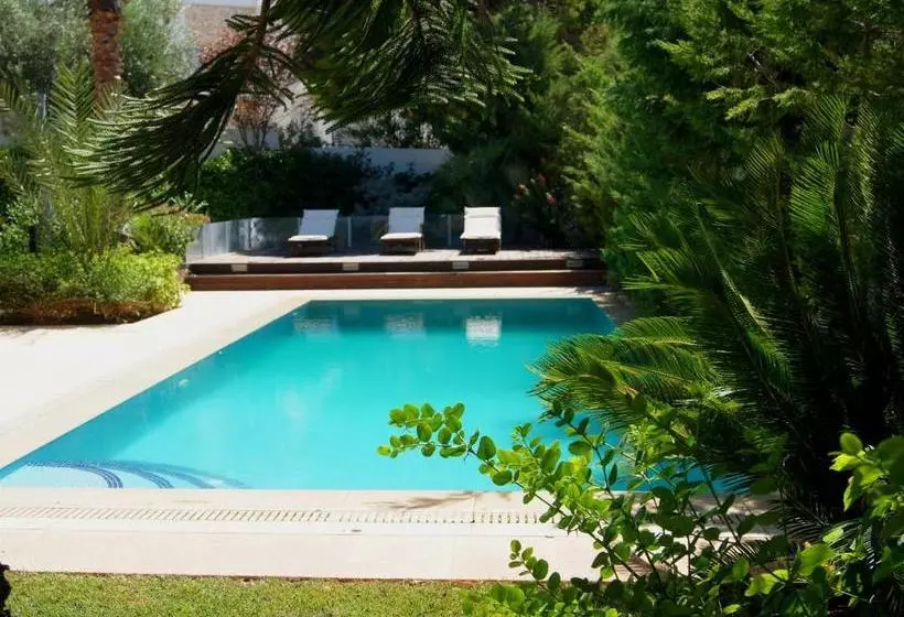 Villa Saronida