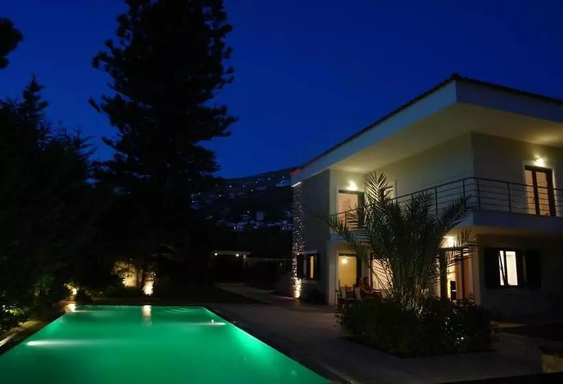 Villa Saronida