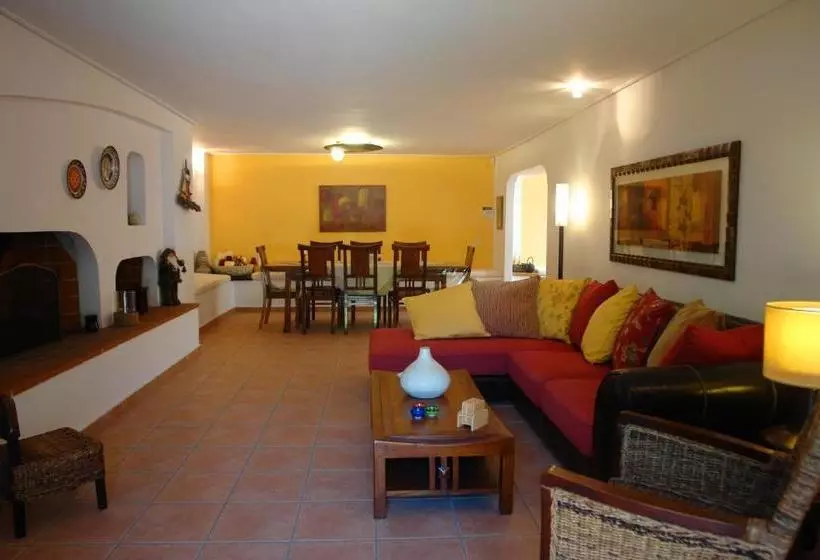 Villa Saronida