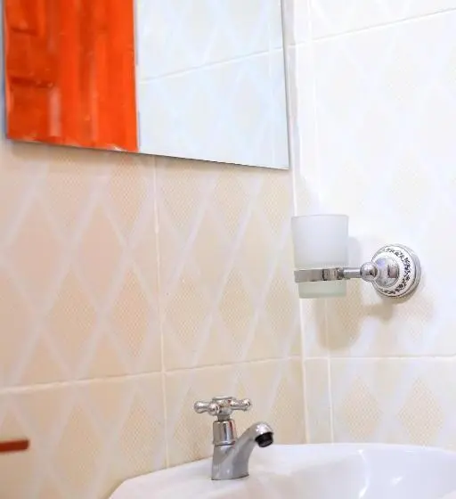هتل Kisoro Comfort Inn