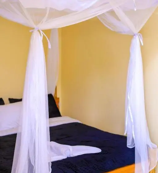 هتل Kisoro Comfort Inn