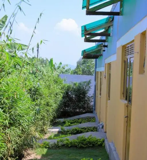 هتل Kisoro Comfort Inn
