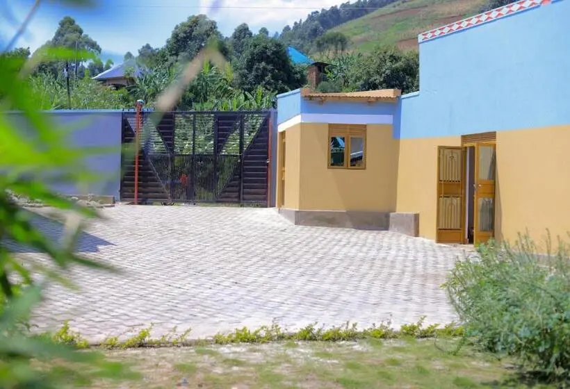 هتل Kisoro Comfort Inn