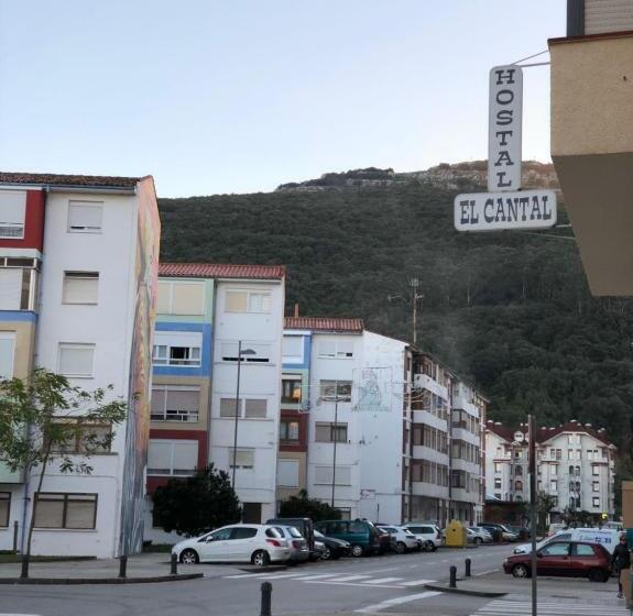 簡易ホテル Alojamiento El Cantal