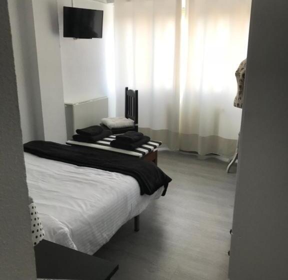 簡易ホテル Alojamiento El Cantal