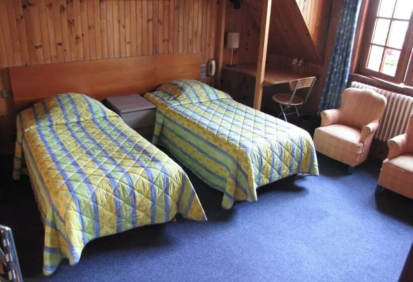 Hotelli Logis Hôtel & Restaurant   Auberge De La Forêt