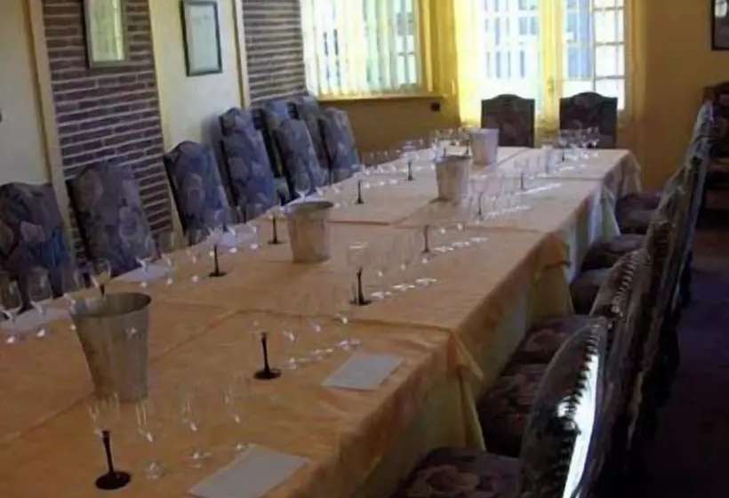 Hotelli Logis Hôtel & Restaurant   Auberge De La Forêt