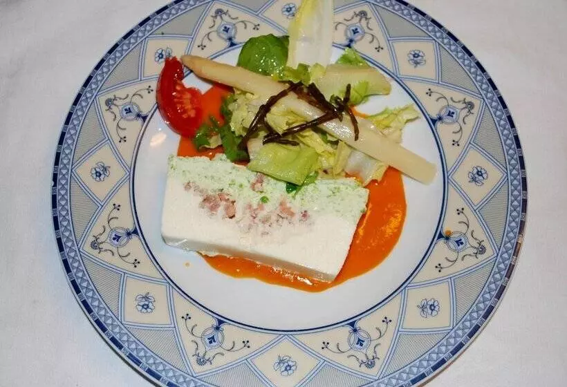 Hotelli Logis Auberge Le Petit Pont