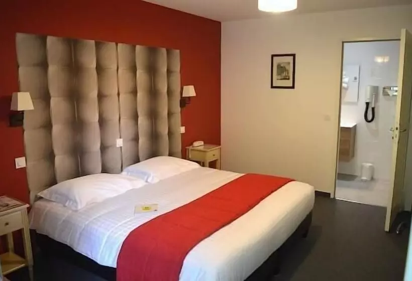 Hotelli Logis Auberge Le Petit Pont