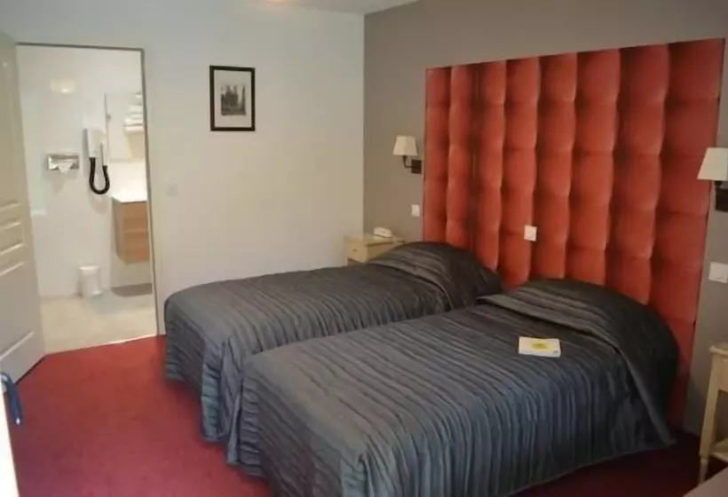 Hotelli Logis Auberge Le Petit Pont