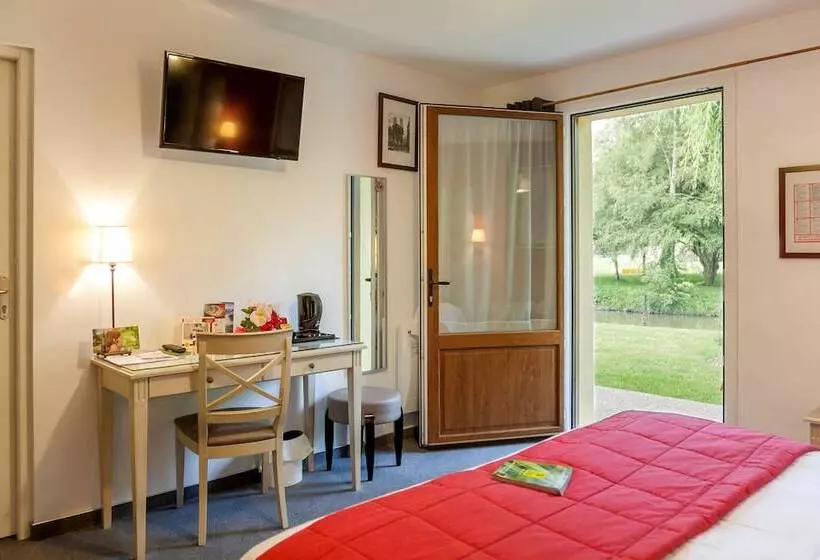 Hotelli Logis Auberge Le Petit Pont