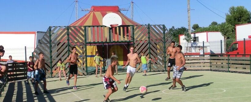 בית מלון כפרי Camping Le Soleil De La Méditerrannée