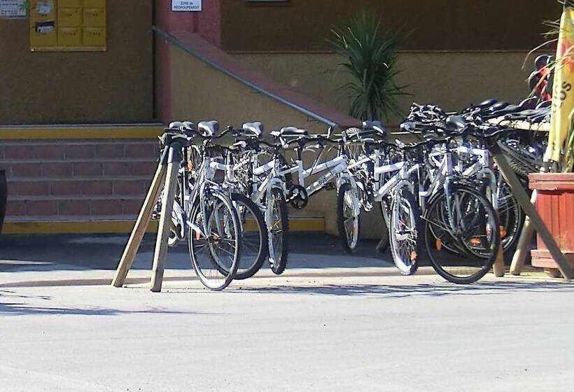 בית מלון כפרי Camping Le Soleil De La Méditerrannée