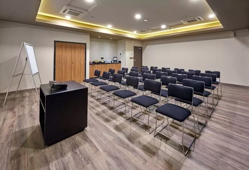 ホテル City Express Plus By Marriott Ciudad De Mexico Interlomas