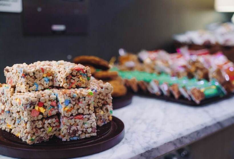 فندق Holiday Inn & Suites Nashville Downtown Broadway