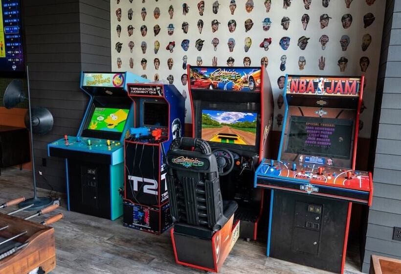 فندق Holiday Inn & Suites Nashville Downtown Broadway