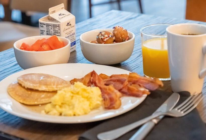 فندق Holiday Inn & Suites Nashville Downtown Broadway