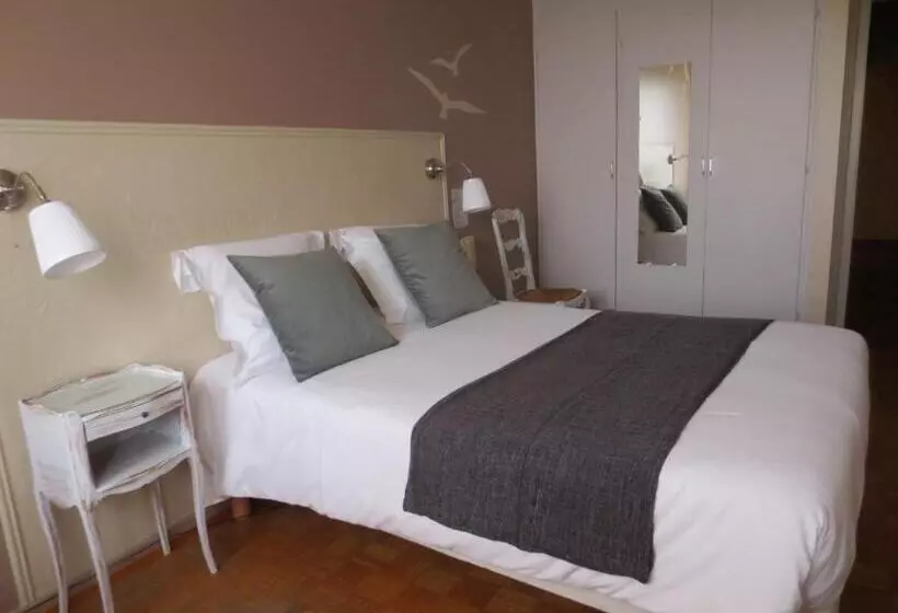 ホテル Logis L Auberge Du Gros