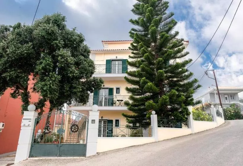 Hotelli Naftilos Studios