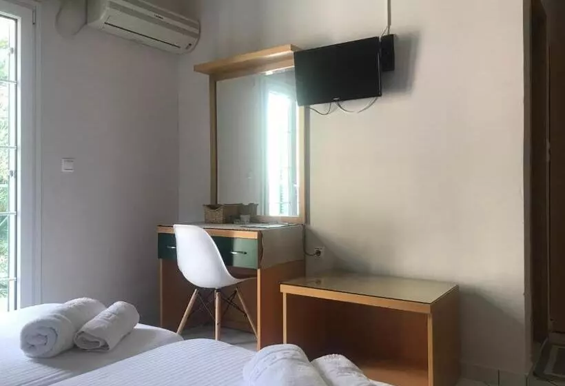 Hotelli Naftilos Studios