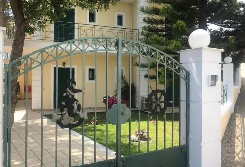 Hotelli Naftilos Studios