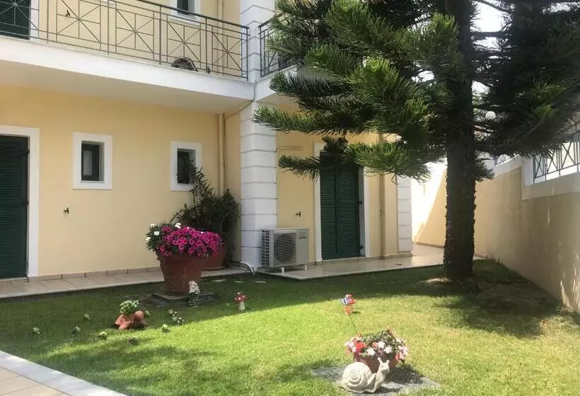 Hotelli Naftilos Studios